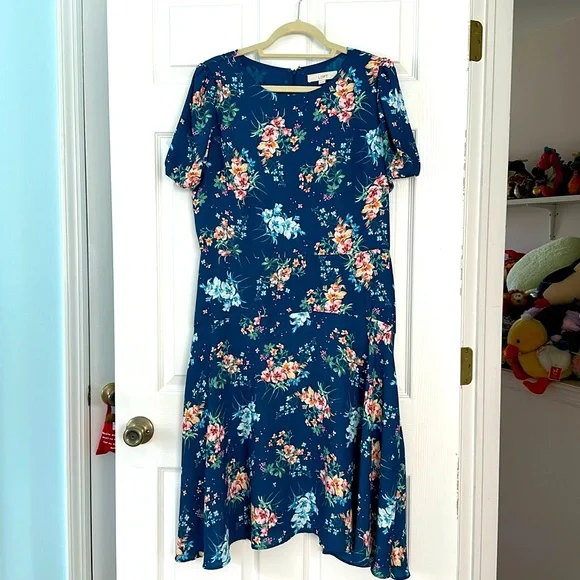 loft short sleeve dresses LOFT Floral Dress Size XS Short Sleeve Shift